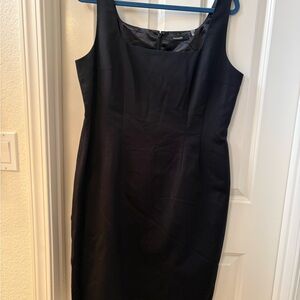 Tahari Black Sleeveless Midi Dress